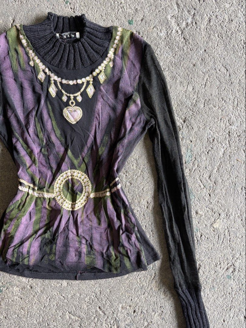 Decy Long Sleeve Trompe L'oeil Print Top (Category: Longsleeves) located in Quezon City. Submitted by ward.drobe (Listing ID 1465629194, Image 2). Description: Deca paris top Size M-L strechy.