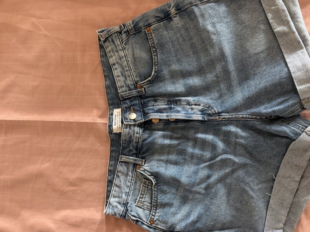 Denim Mom Shorts (Category: Shorts) located in Cavite. Submitted by ja.999 (Listing ID 1465617697, Image 1). Description: 👉🏻 RFS: Decluttering 👉🏻 Pls manage ur expectations 👉🏻 Can do Same Day Delivery 👉🏻 Loc: Makati 👉🏻 Price is negotiable (esp if marami kayo bibilhin sa items ko hehe) .