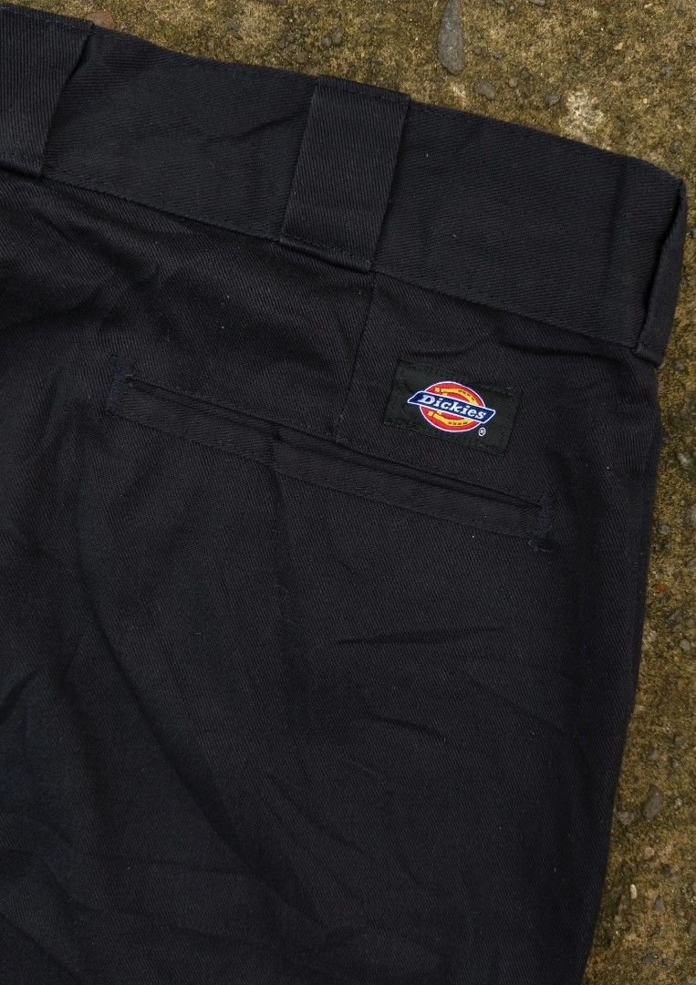 DICKIES 874 (Category: Chinos) located in Bacolod City. Submitted by hyoohxzx (Listing ID 1465708419, Image 3). Description: ♻️WTS •DICKIES 874 •BLACK PANTS •SIZE 32 •LENGTH 42 •LEG OPENING 8 •EXCELLENT CONDITION •PM ME 📩📩📩 •LOCATION BACOLOD CITY, NEGROS OCCIDENTAL📌.