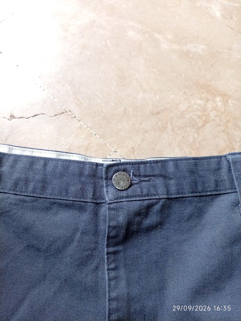 Dickies Bigsize Cargo 6 Pocket Shorts (Category: Shorts) located in Naga. Submitted by bonethugz1822 (Listing ID 1465744144, Image 3). Description: Verygood condition No flaws Size 48 Dark grey/Charcoal grey? Grey? 550.