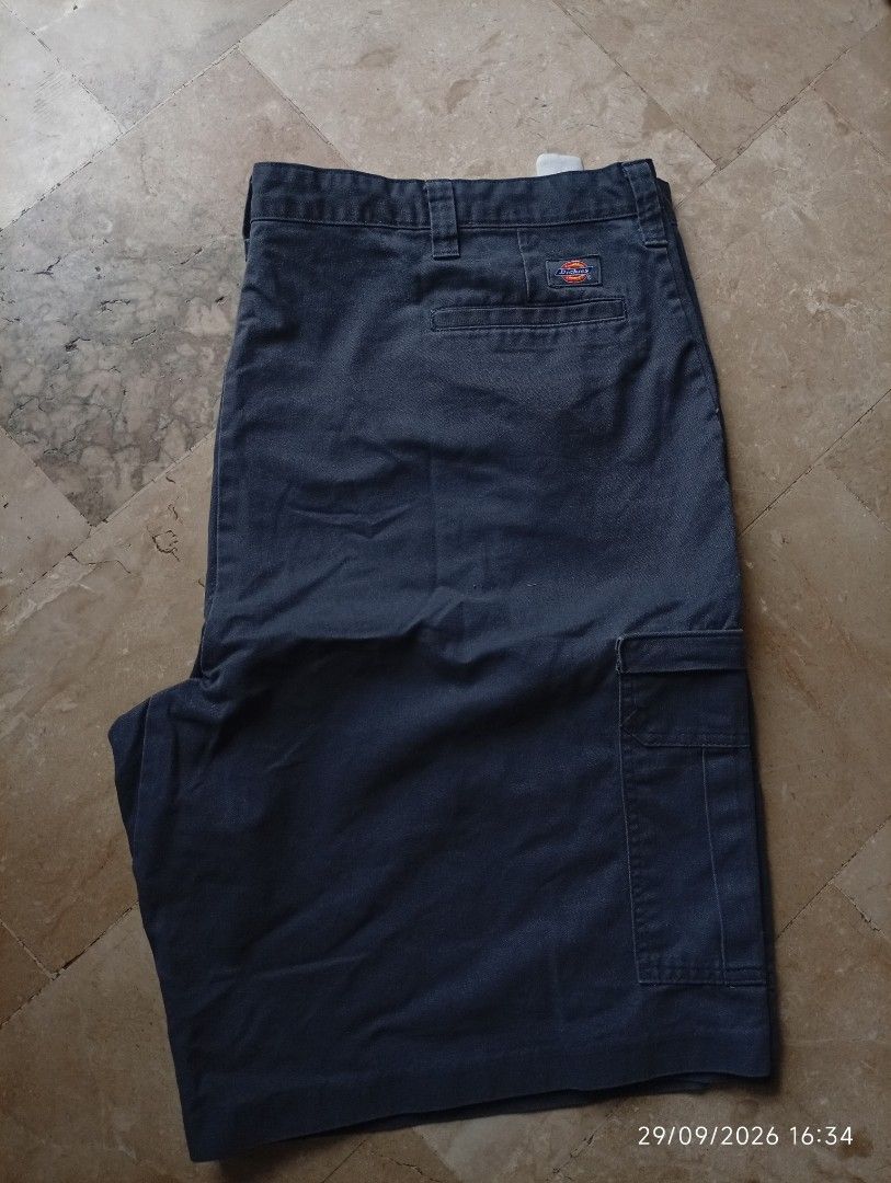 Dickies Bigsize Cargo 6 Pocket Shorts (Category: Shorts) located in Naga. Submitted by bonethugz1822 (Listing ID 1465744144, Image 1). Description: Verygood condition No flaws Size 48 Dark grey/Charcoal grey? Grey? 550.