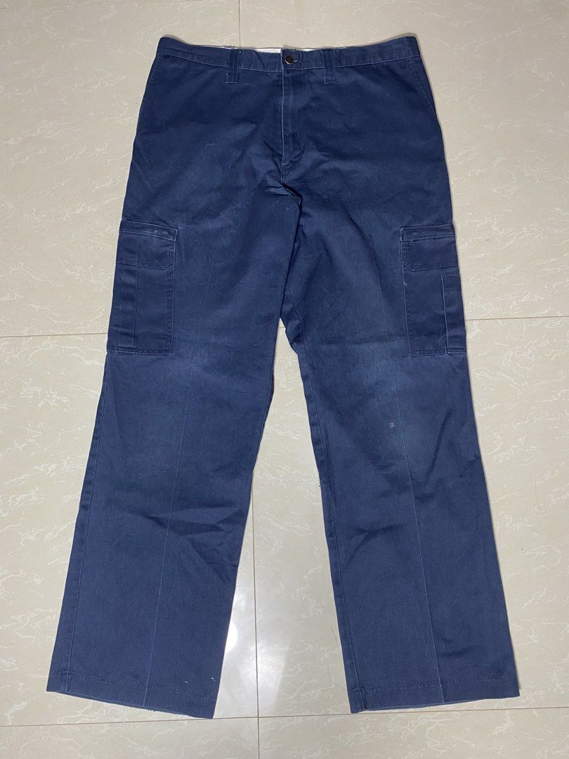 Dickies Cargo Pants Navy Blue 36x34 (Category: Trousers) located in Muntinlupa City. Submitted by ajdomingo504210 (Listing ID 1465642598, Image 1). Description: DETAILS AND ISSUE ARE ALREADY POSTED 36x43x10 .