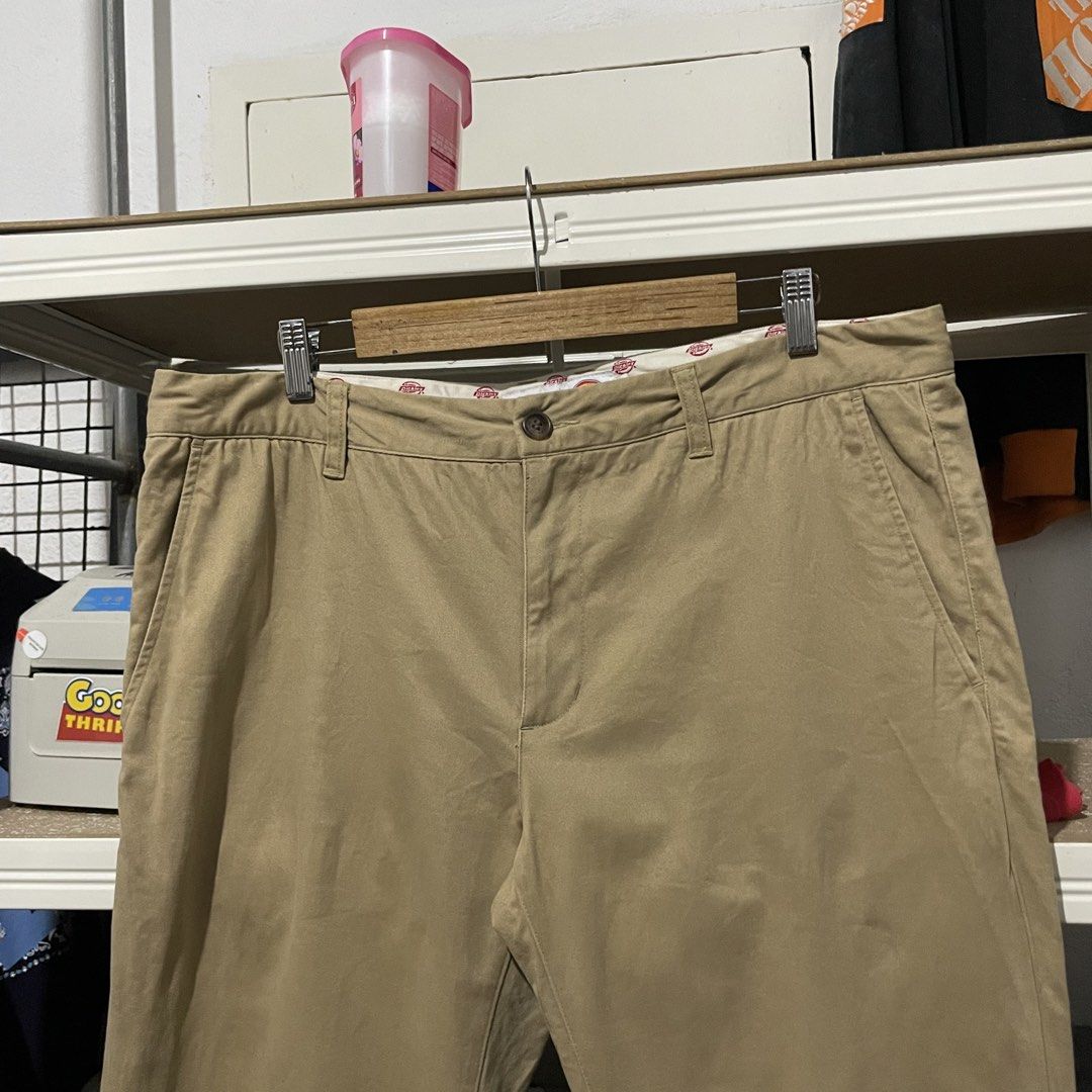 Dickies Chino Pants 38 x 42.5 (Category: Chinos) located in Porac. Submitted by good.thriftsph (Listing ID 1465579941, Image 3). Description: 36 on tag 38 on actual 42.5 length Very Good Condition Gcash•JNT•Porac Pampanga.