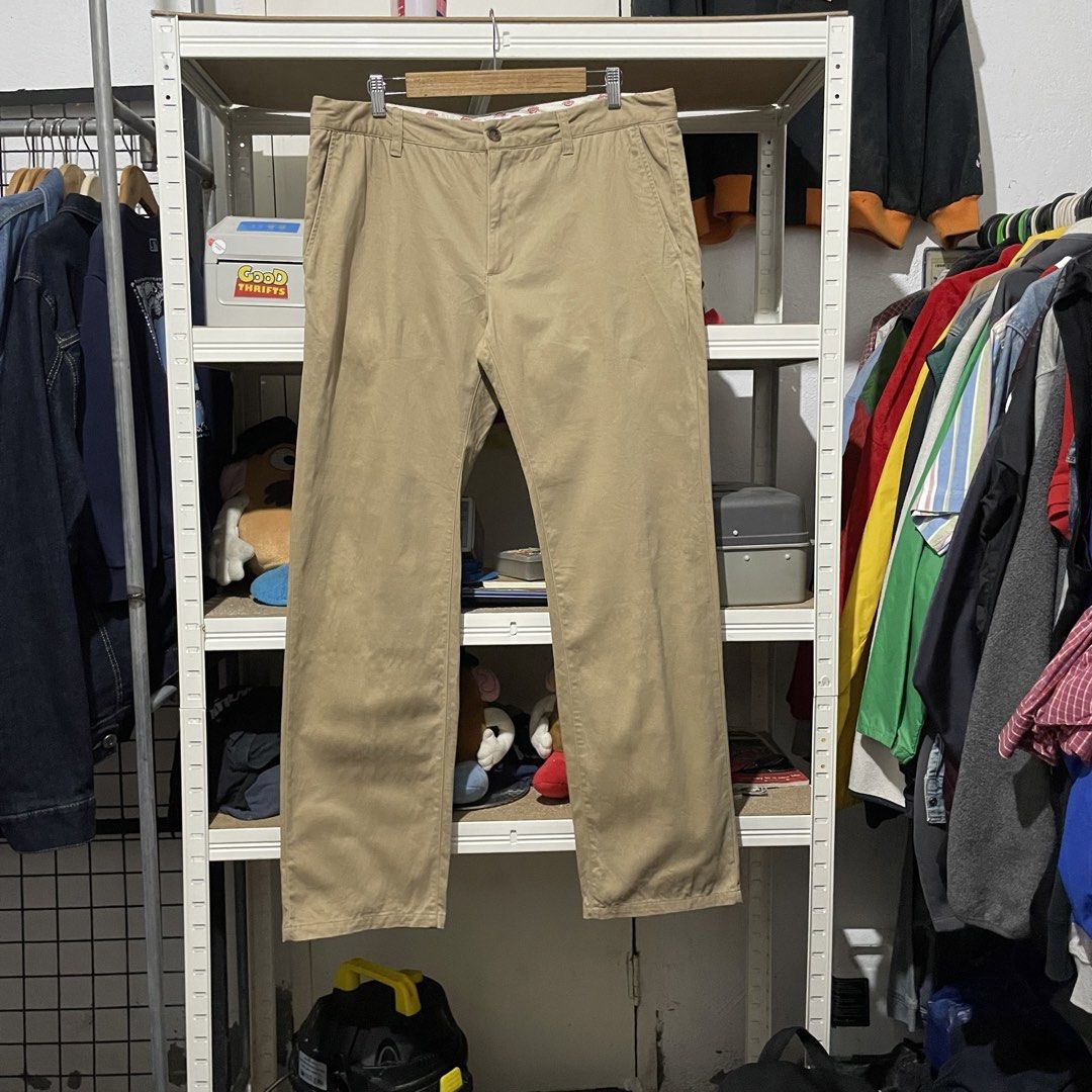 Dickies Chino Pants 38 x 42.5 (Category: Chinos) located in Porac. Submitted by good.thriftsph (Listing ID 1465579941, Image 1). Description: 36 on tag 38 on actual 42.5 length Very Good Condition Gcash•JNT•Porac Pampanga.