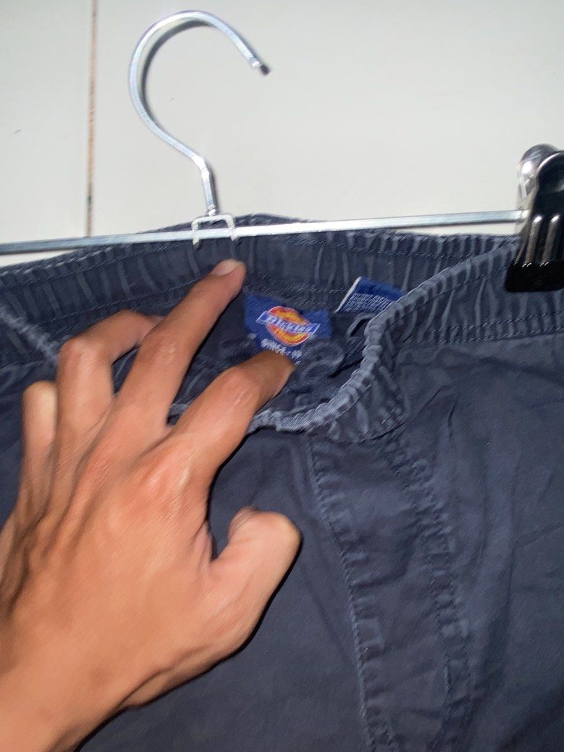 Dickies short (Category: Shorts) located in Cebu City. Submitted by thrift.sht (Listing ID 1465630645, Image 2). Description: Dickies short Good as new Size: medium to large No issue 📍cebu city.
