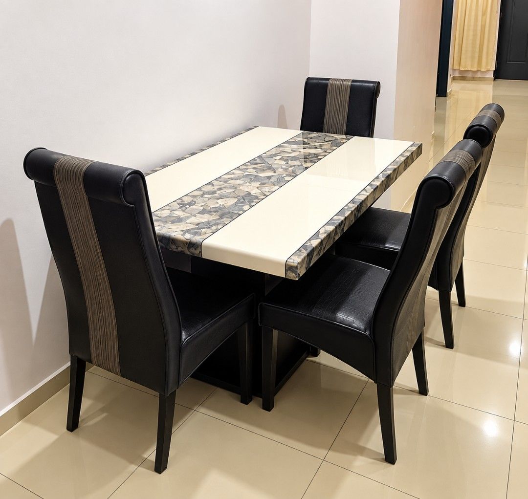 Dining Table (Category: Tables & Sets) located in Kluang. Submitted by qidzzz (Listing ID 1465608228, Image 2). Description: DINING TABLE + 4 CHAIR BARU PAKAI SETAHUN LEBIH JUAL SBB NK PINDAH RUMAH HARGA BOLEH NEGO.