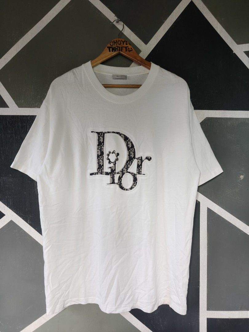 Dior Oblique Patchwork White T-Shirt XL (Category: Shirts) located in Manila. Submitted by choycleverdeer.f04b80 (Listing ID 1465632297, Image 1). Description: - Brand: Dior - Color: White with black and white Oblique motif patch - Size: XL - Material: 100% premium cotton (Made in Italy) - Condition: Clean body with collar tag and interior care labels intact - Authentic designer piece ready to wear.
