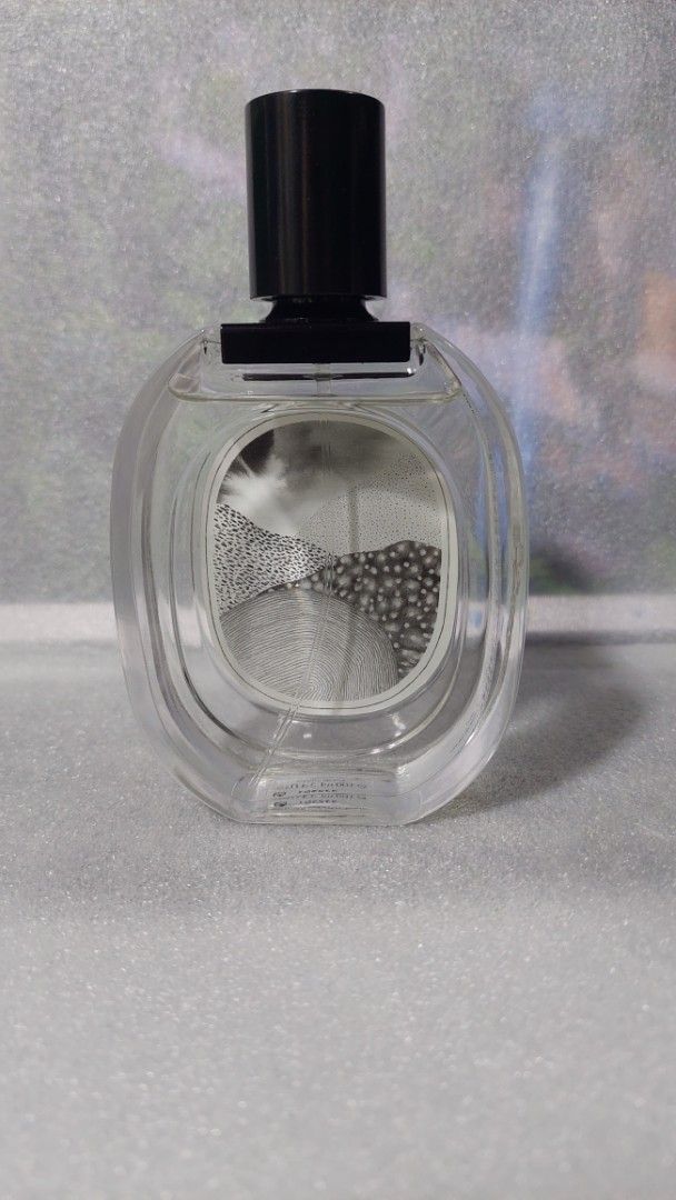 Diptyque L'Eau Papier Eau de Toilette 100ml (AUTHENTIC/ORIGINAL) (Category: Fragrance & Deodorants) located in Paranaque City. Submitted by justcody (Listing ID 1465747210, Image 3). Description: - Item: Diptyque L'Eau Papier Eau de Toilette - Size: 100ml (Nearly full, sprayed only a few times) - Condition: Flawless glass bottle, zero scratches or chips, black cap intact - Authenticity: Signature illustrated label and batch code clearly visible o