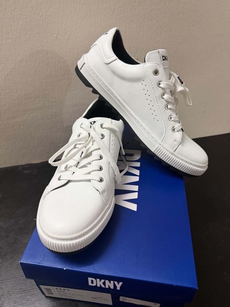 DKNY Oliver White Leather Sneakers (Category: Sneakers) located in Minglanilla. Submitted by dthreestore (Listing ID 1465646666, Image 3). Description: ▪︎Php 2,950 ▪︎Brand New Authentic ▪︎Follow us on Facebook: D3 Store ▪︎Mode of Payment: Cash/Gcash 🚚 Maxim / J&T (Shipping fee will be shouldered by the buyer) 📍Meet-up (Minglanilla, Cebu) .