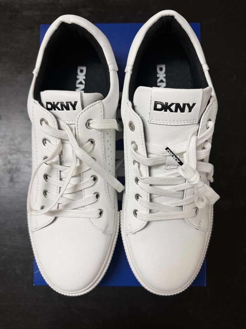 DKNY Oliver White Leather Sneakers (Category: Sneakers) located in Minglanilla. Submitted by dthreestore (Listing ID 1465646666, Image 1). Description: ▪︎Php 2,950 ▪︎Brand New Authentic ▪︎Follow us on Facebook: D3 Store ▪︎Mode of Payment: Cash/Gcash 🚚 Maxim / J&T (Shipping fee will be shouldered by the buyer) 📍Meet-up (Minglanilla, Cebu) .