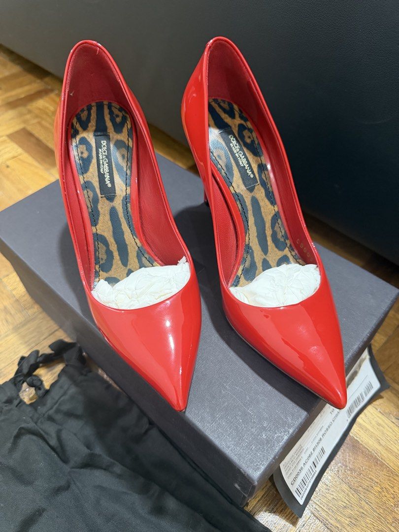 Dolce & Gabbana Patent Leather Heels (Category: Sneakers & Footwear) located in Las Pinas. Submitted by madyparkkkk (Listing ID 1465754389, Image 1). Description: Size 35 1/2 | 9/10 condition kinis pa | complete inclusion: dustbag and box RFS: decluttering. .