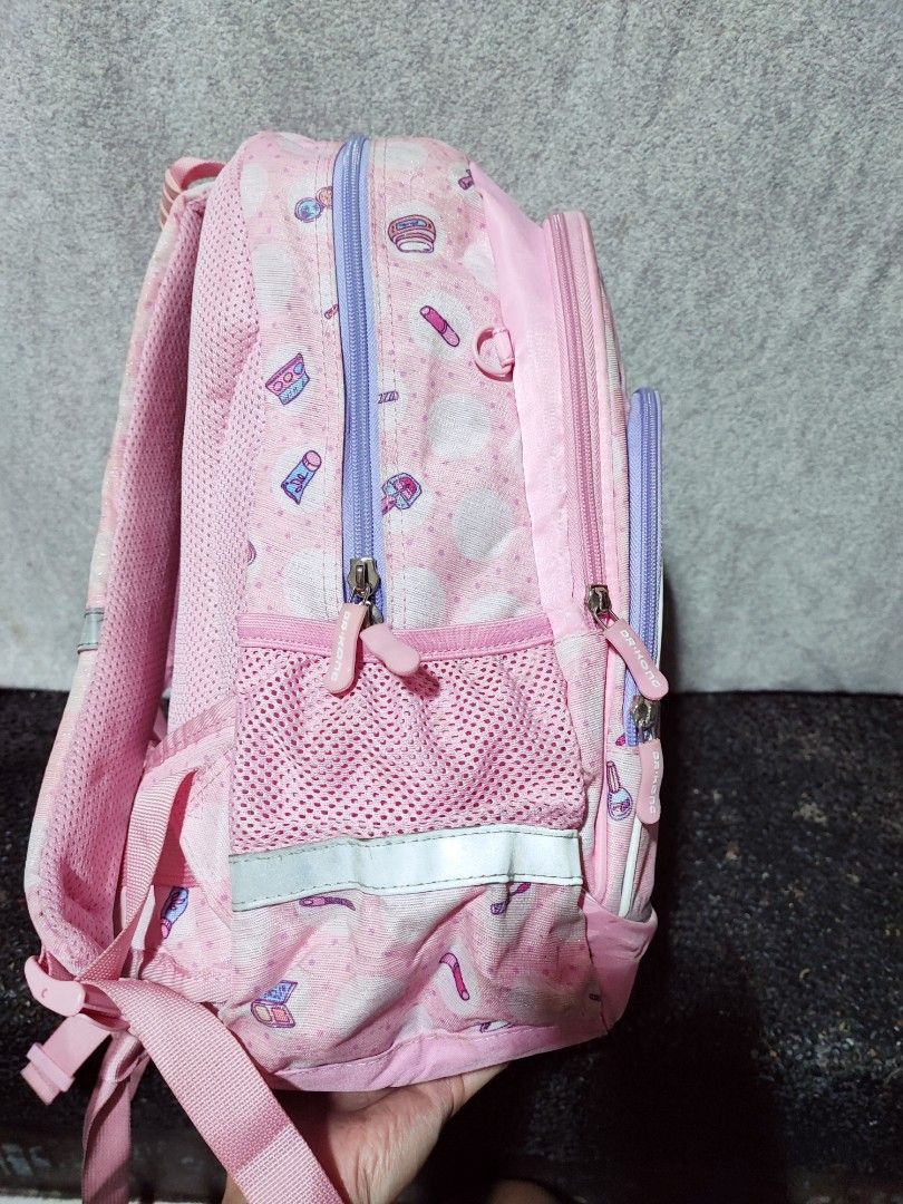 Dr. Kong orthopedic backpack (Category: Backpacks) located in Baguio. Submitted by ozara.06 (Listing ID 1465695628, Image 3). Description: Dr. kong orthopedic backpack Pang grade 2-5 Excellent condition Nadumihan lang bottom nya 600.