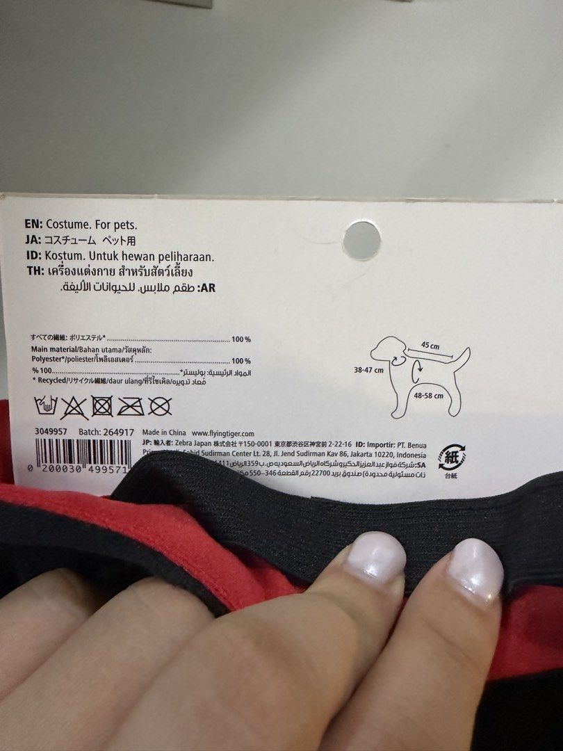 Dracula Pet costume (Category: Homes & Other Pet Accessories) located in Makati City. Submitted by parvati (Listing ID 1465696452, Image 3). Description: Slight stain at the front.