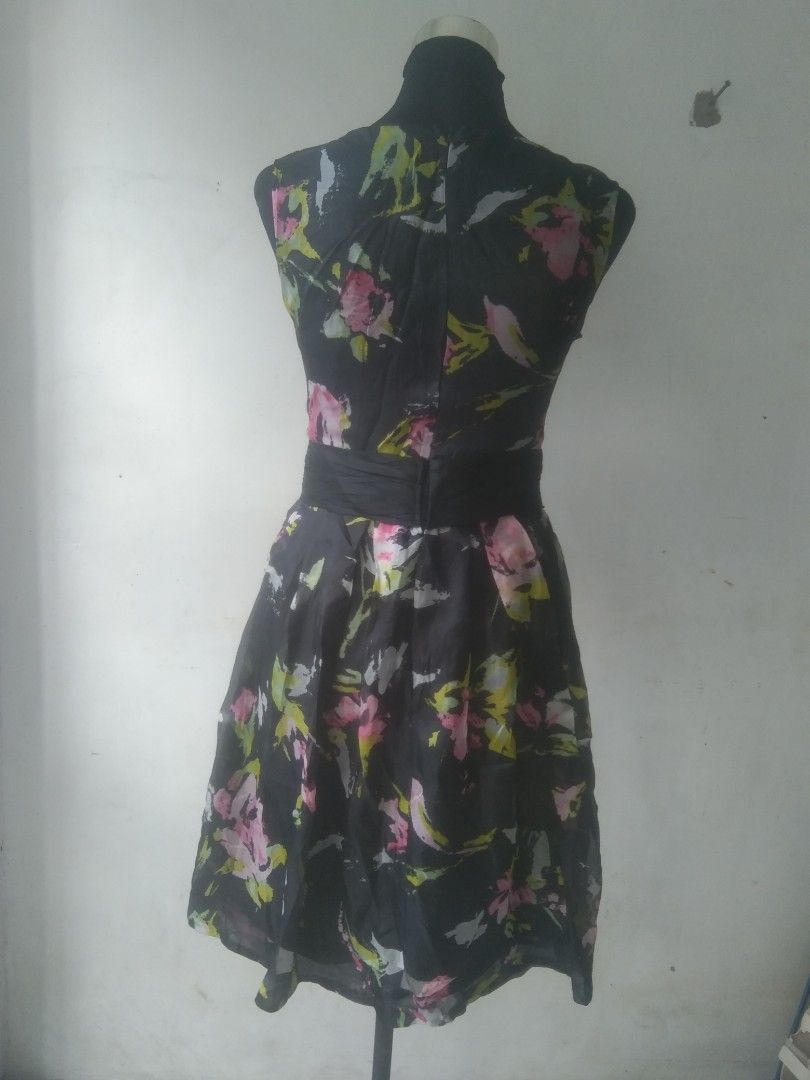 Dress (Category: Dresses) located in San Fernando. Submitted by kitkat.astina (Listing ID 1465651633, Image 3). Description: not used tape measurement front: shoulder: 13 inches bust: 14 inches waist: 13 inches length: 35 inches.