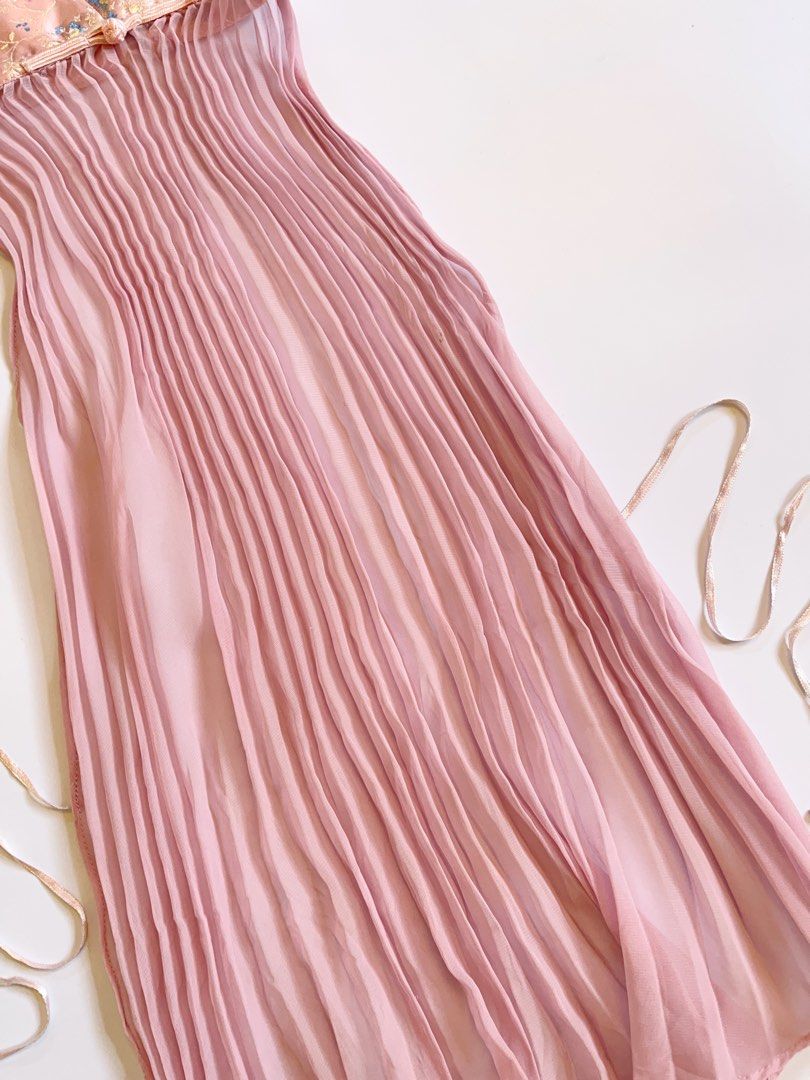 Dusty Pink Pleated Strapless Backless Top (Category: Others Tops) located in Lianga. Submitted by preyala (Listing ID 1465670856, Image 3). Description: Dusty Pink Pleated Strapless Backless Top Size: xs-s Bust: 12-30 Length: 23.8 Mine 429 Grab 459 Grabbing ends at 10:00 PM (today).