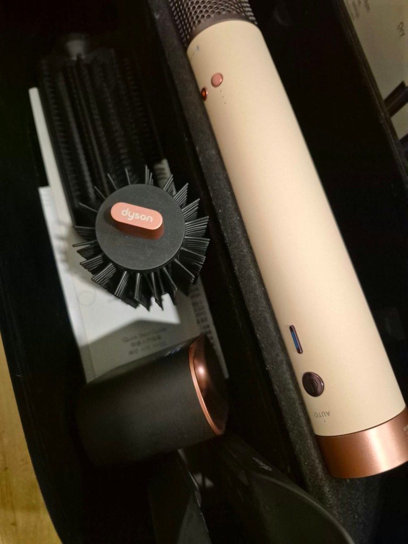 dyson co anda (Category: Hair) located in Danao, Cebu. Submitted by jnlm_.42 (Listing ID 1465756872, Image 2). Description: comes complete with store warranty months old.