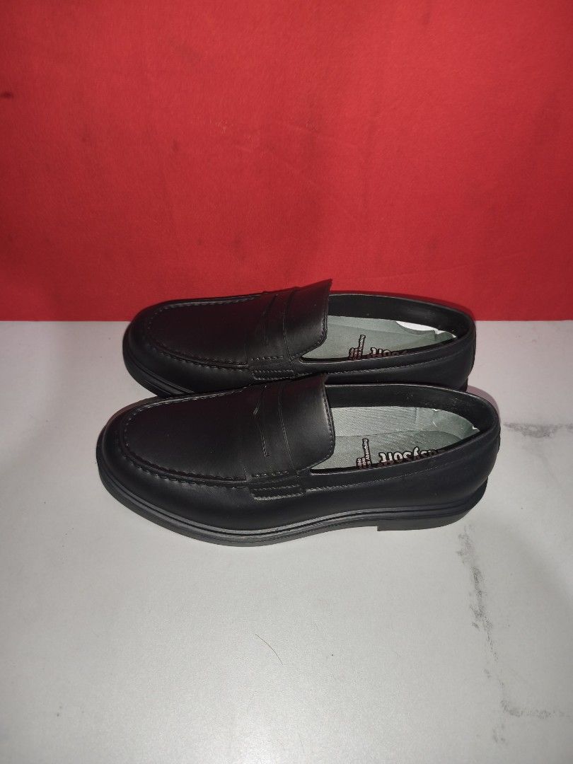 Easy soft Loafers (Category: Dress Shoes) located in Agdangan. Submitted by den_sells (Listing ID 1465755434, Image 2). Description: - size 42 - open for price negotiations RULES: ❌ COD ✅ FIRST PAY BASIS ✅ MINE NOW = PAY NOW ✅ 2 DAY RESERVATION, IF UNPAID = RESERVATION IS VOID LOCATION: Laguna SHIPPING: J&T Express Philippines.