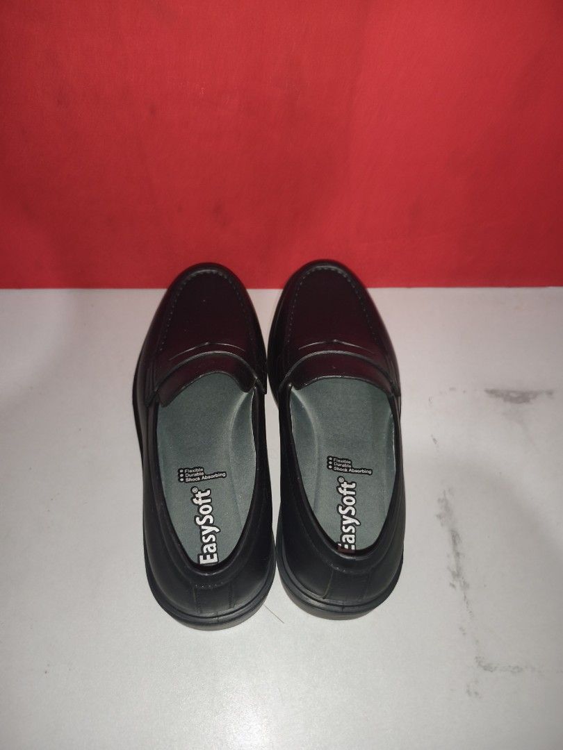 Easy soft Loafers (Category: Dress Shoes) located in Agdangan. Submitted by den_sells (Listing ID 1465755434, Image 3). Description: - size 42 - open for price negotiations RULES: ❌ COD ✅ FIRST PAY BASIS ✅ MINE NOW = PAY NOW ✅ 2 DAY RESERVATION, IF UNPAID = RESERVATION IS VOID LOCATION: Laguna SHIPPING: J&T Express Philippines.