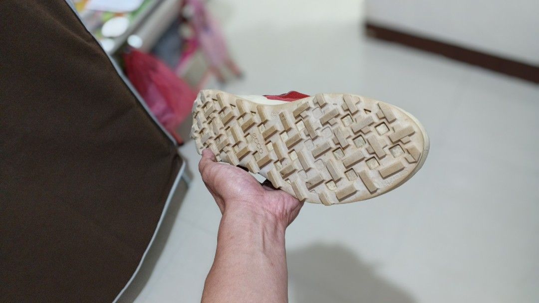 ECCO BIOM 2.1 (Category: Sneakers) located in Davao. Submitted by jahvyen (Listing ID 1465686091, Image 2). Description: FOR SALE: ECCO BIOM 2.1 US 7/EUR 38/24 CM GOOD CONDITION LOCATION: TORIL, DAVAO CITY..