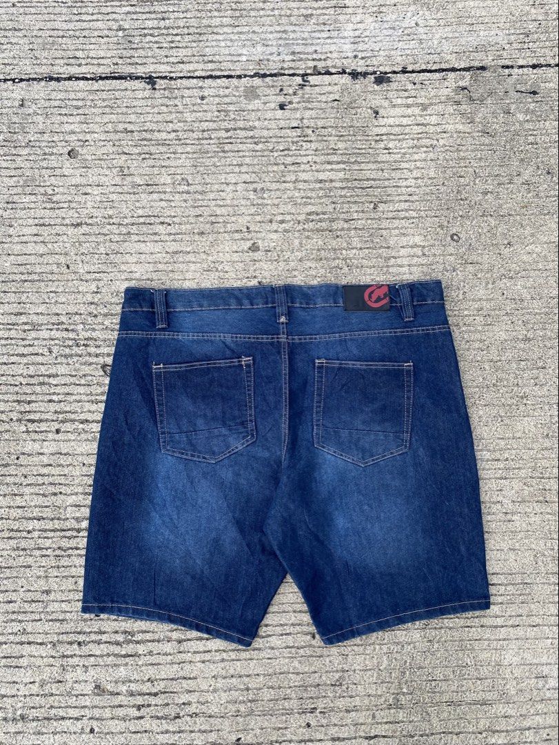 ECKO UNLTD SHORT (Category: Shorts) located in Cebu City. Submitted by arsenyong (Listing ID 1465703541, Image 2). Description: Waist:40-42 Length :21 Hem :10 Very good condition No issue Need wash only .