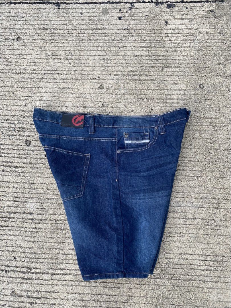 ECKO UNLTD SHORT (Category: Shorts) located in Cebu City. Submitted by arsenyong (Listing ID 1465703541, Image 1). Description: Waist:40-42 Length :21 Hem :10 Very good condition No issue Need wash only .