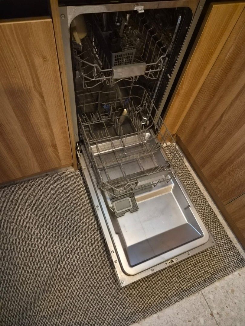 Elba 45cm Free Standing Dishwasher (Category: Dishwasher) located in Makati City. Submitted by catfs (Listing ID 1465654810, Image 3). Description: - Model: Elba FDW99 45S Freestanding Dishwasher (Silver) - Space-saving slim 45cm width, ideal for compact kitchens - 9 place settings capacity with 2 pull-out wire racks and a cutlery basket - User-friendly digital control panel with multiple wash programs - Clean interior - Previously installed unde