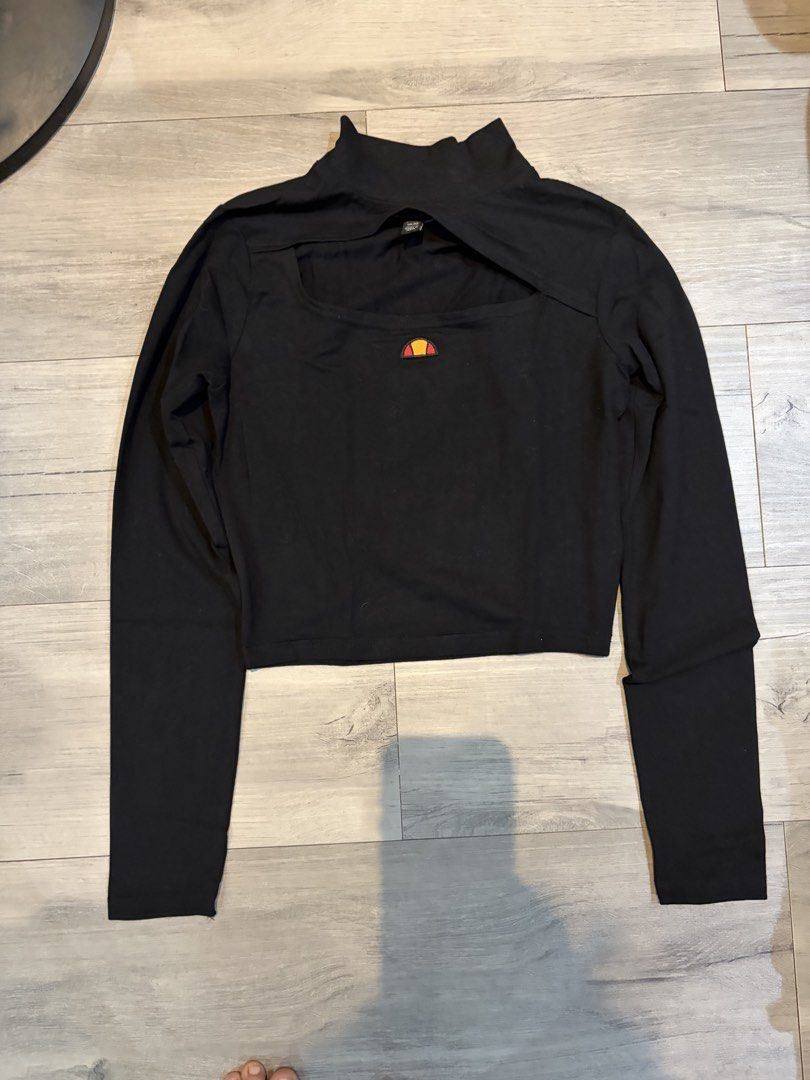 Ellesse longsleeve top (Category: Longsleeves) located in Las Pinas. Submitted by sharine0518 (Listing ID 1465674636, Image 1). Description: Brand new Size 36 size small .