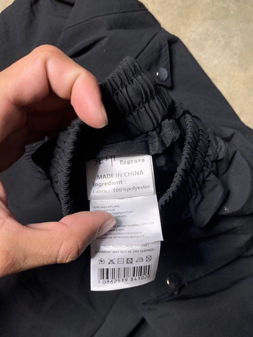Engrave Black Cargo Parachute Pants 100% Polyester (Category: Joggers) located in Manila. Submitted by armamentoj94205 (Listing ID 1465716736, Image 2). Description: - Brand: Engrave - Color: Black - Material: 100% lightweight polyester - Style: Baggy parachute cargo pants - Fit: Elastic waistband with adjustable drawstring - Features: Side pockets and snap button details at the hem - Condition: Clean and well-maintained.
