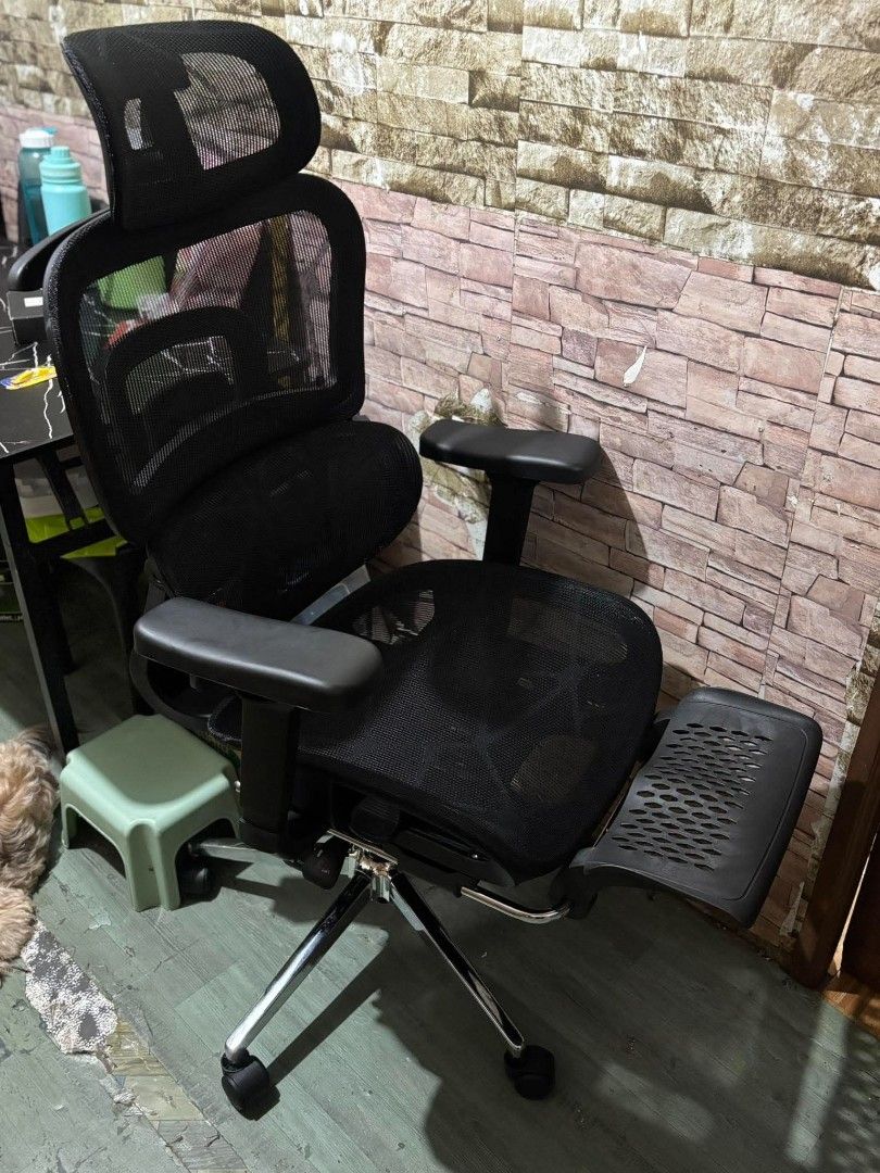 Ergonomic Gaming Chair (Category: Chairs) located in Manila. Submitted by dolorchris69891 (Listing ID 1465593807, Image 2). Description: Ergonomic Gaming Chair brand new no issue.