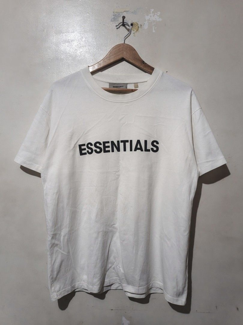 ESSENTIALS (Rubberized logo) (Category: Luxury Apparel) located in Ligao. Submitted by kennethrift_finds (Listing ID 1465712155, Image 1). Description: LARGE 22×27 10/10 COLOR RATE EXCELLENT CONDITION NO ISSUE.