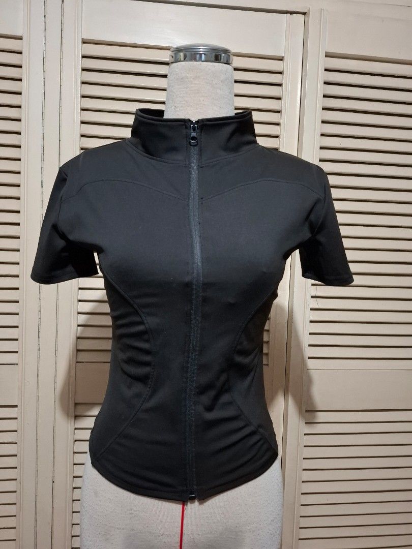 exercise yoga running top (Category: Blouses) located in Quezon City. Submitted by the-find (Listing ID 1465699793, Image 1). Description: .