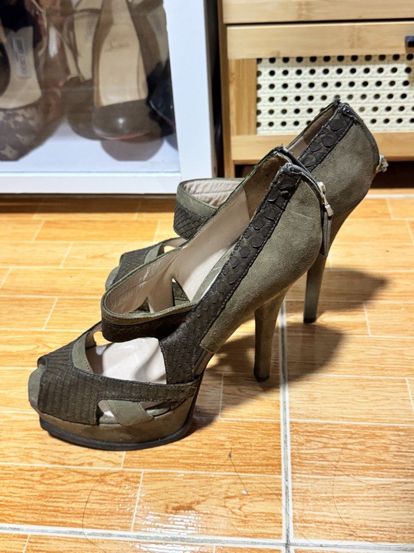 FENDI ESCARPINS VERT PYTHON SIZE 8 (Category: Heels) located in Cavite. Submitted by msbtty (Listing ID 1465721672, Image 2). Description: In good condition authentic, money back if proven fake .