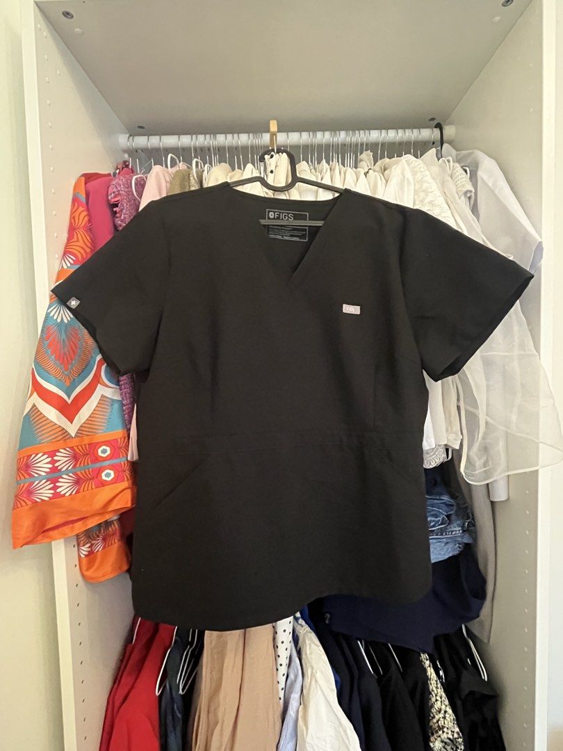 FIGS Adra V-Neck Scrub Top Black Size L (Category: Activewear) located in Manila. Submitted by lg1023 (Listing ID 1465656194, Image 2). Description: - Brand: FIGS - Style: Adra V-Neck Scrub Top - Color: Classic Black - Size: Large - Features: Flattering V-neck cut and convenient front pockets - Condition: Clean and well-maintained - Perfect for daily healthcare use.