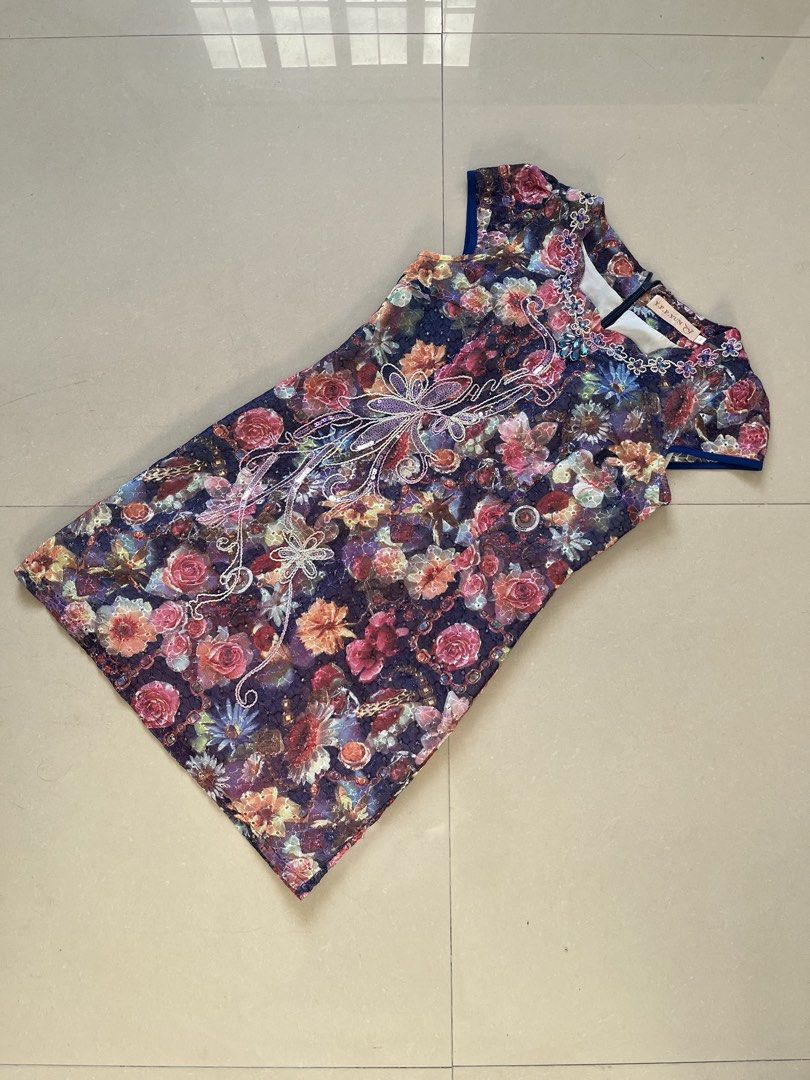 FLORAL DRESS (Category: Dresses) located in Magarao. Submitted by chalkzone20 (Listing ID 1465651520, Image 3). Description: FLORAL DRESS Size: 11 on tag Condition: 9.5/10 Color rate: 9.5/10 Excellent condition Made in China Dimensions: 15.5 x 31.5.