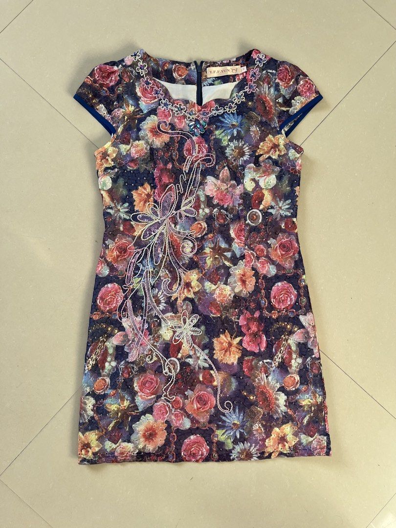 FLORAL DRESS (Category: Dresses) located in Magarao. Submitted by chalkzone20 (Listing ID 1465651520, Image 2). Description: FLORAL DRESS Size: 11 on tag Condition: 9.5/10 Color rate: 9.5/10 Excellent condition Made in China Dimensions: 15.5 x 31.5.