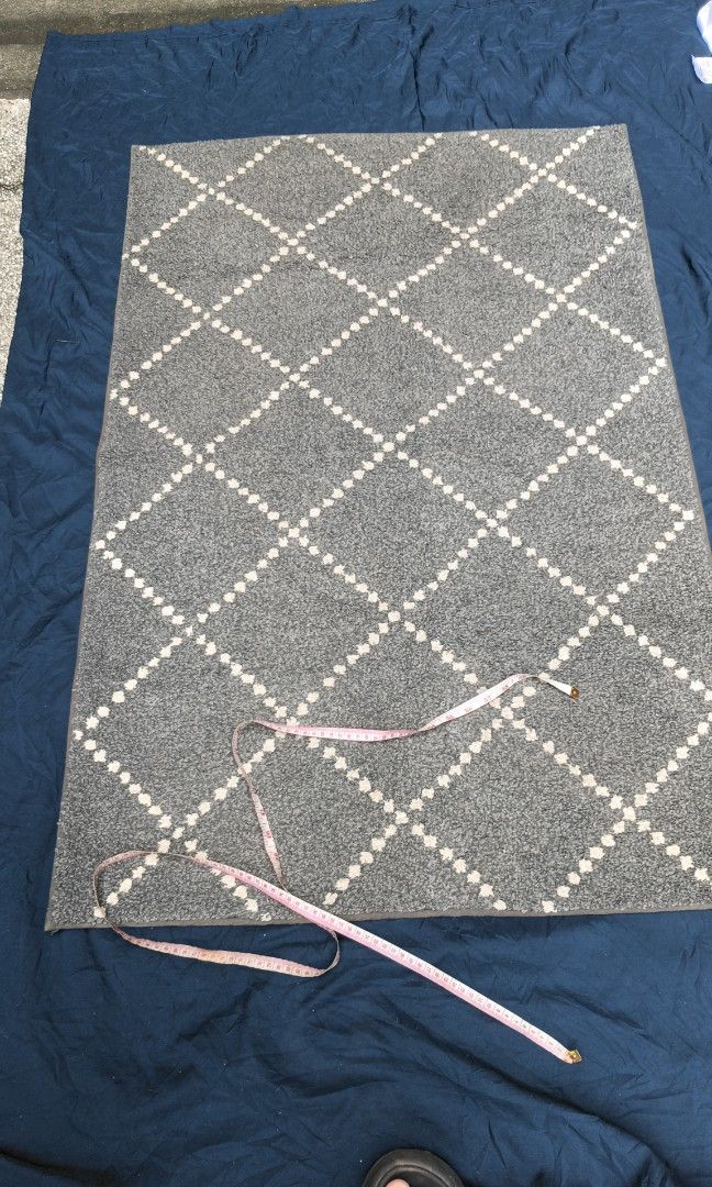 For center table carpet ,thick rubberized (Category: Carpets, Mats & Flooring) located in Quezon City. Submitted by dreyamor (Listing ID 1462323348, Image 3). Description: origin in canada lightly used makapal ang rubber s likod wlang biak biak malinis.