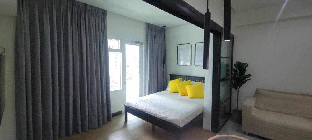 For Lease: Two Serendra, Aston Tower, 1 Bedroom (Category: Apartments & Condos) located in Taguig. Submitted by mr.gutierrez (Listing ID 1465710914, Image 3). Description: 𝐉𝐮𝐬𝐭 𝐋𝐢𝐬𝐭𝐞𝐝‼️ 𝐅𝐨𝐫 𝐋𝐞𝐚𝐬𝐞: 𝐓𝐰 𝐨 𝐒𝐞𝐫𝐞𝐧𝐝𝐫𝐚 𝐁𝐆𝐂 𝐀𝐒𝐓𝐎𝐍 𝐓𝐎𝐖𝐄𝐑 – 𝐈𝐧𝐭𝐞𝐫𝐢𝐨𝐫 𝐃𝐞𝐬𝐢𝐠𝐧 𝐮𝐧𝐢𝐭 𝐰𝐢𝐭𝐡 𝐀𝐦𝐚𝐳𝐢𝐧𝐠 𝐕𝐢𝐞𝐰 𝟏 𝐁𝐞𝐝𝐫𝐨𝐨𝐦𝐬 | 𝟓𝟎 𝐬𝐪𝐦 | 𝟓𝐭𝐡 𝐅𝐥𝐨𝐨𝐫 | 𝟏 𝐓𝐨𝐢𝐥𝐞𝐭 𝐚𝐧𝐝 𝐁𝐚𝐭𝐡 | 𝐅𝐮𝐥𝐥𝐲 𝐅𝐮𝐫