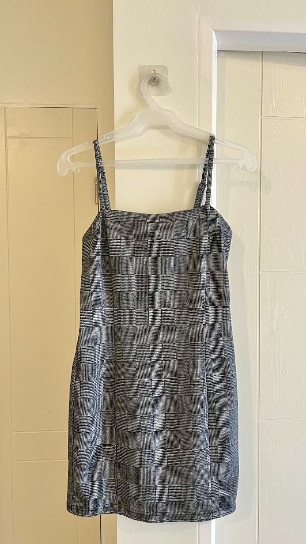 Forever 21 Checkered Mini Dress / L (Category: Dresses) located in Pasig City. Submitted by precipitation_ (Listing ID 1465640010, Image 1). Description: DETAILS • Brand: Forever 21 • Checkered print • Mini length • Original price: ₱1,000++ • Lightly used • Condition: Good PAYMENT GCash / BPI / BDO / MariBank 📦 Shipping via courier, shouldered by buyer. 📍 Location: Allegra Residences, Pasig City Preloved item. Please check photos and ask for ad