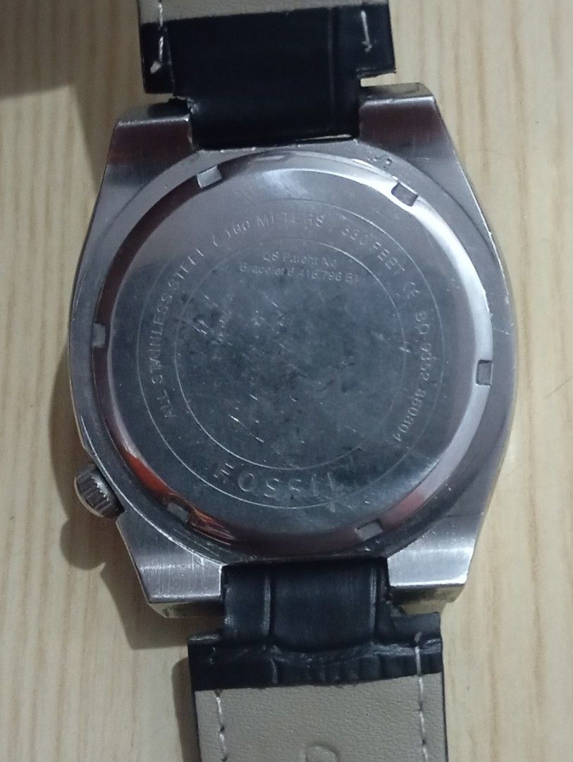 Fossil (Category: Men's Watches) located in Las Pinas. Submitted by quick_deals_great_finds2 (Listing ID 1465710044, Image 3). Description: Original good working condition Quartz with battery.