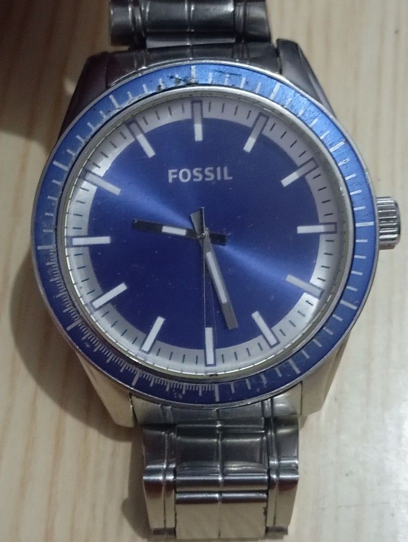 Fossil big size (Category: Men's Watches) located in Las Pinas. Submitted by quick_deals_great_finds2 (Listing ID 1465716849, Image 1). Description: Original good working condition Quartz 45mm fits wrist 6.8 inches.