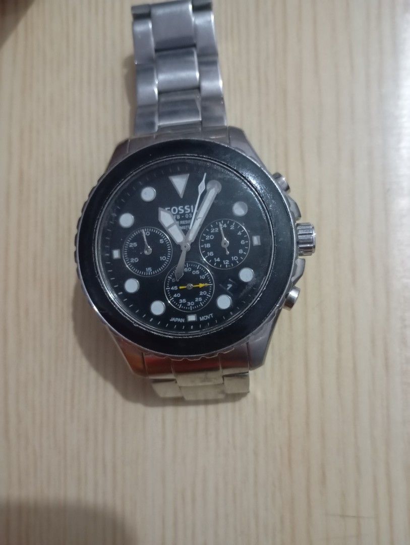 Fossil chronograph (Category: Men's Watches) located in Las Pinas. Submitted by quick_deals_great_finds2 (Listing ID 1465716560, Image 2). Description: Original good working condition Quartz chronograph with battery 45mm big size fits wrist 7 inches.