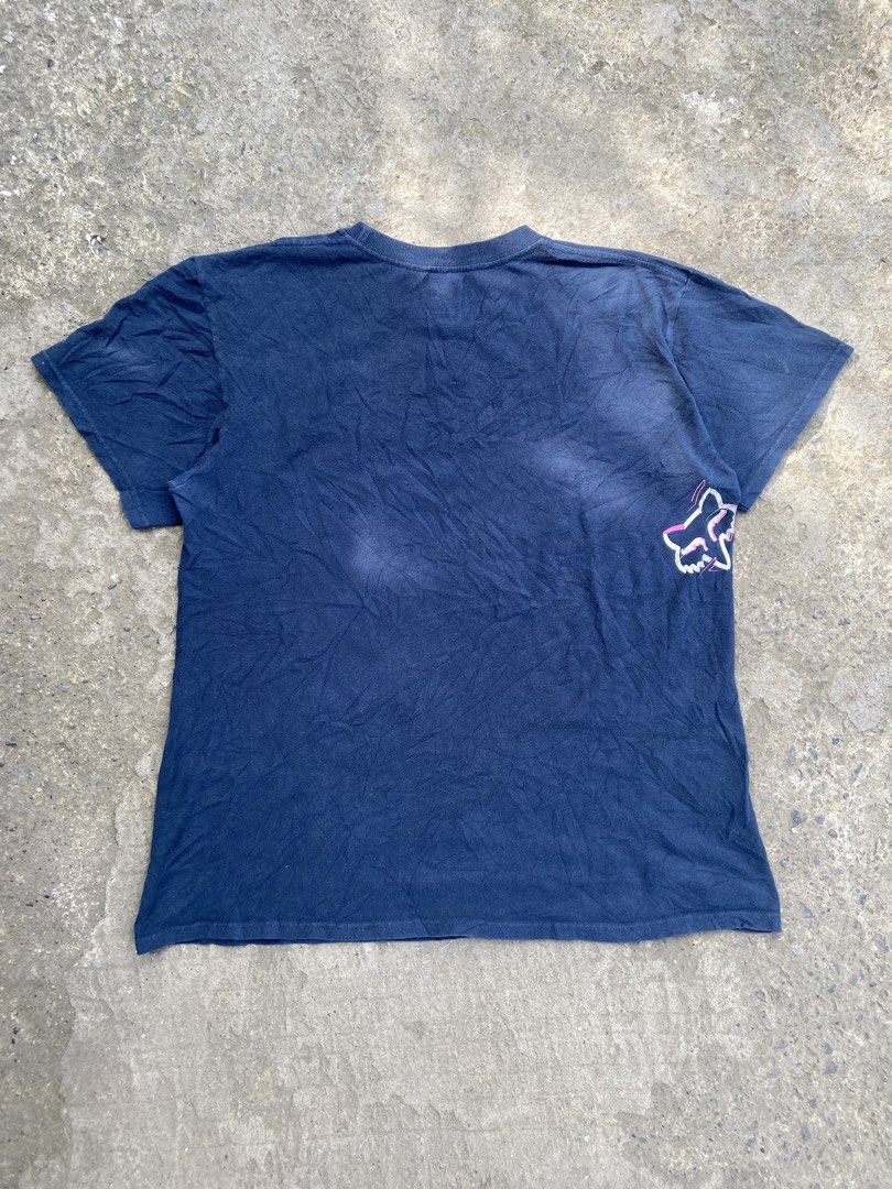 FOX RACING ACROSS CHEST LOGO TEE (Category: Tshirts & Polo Shirts ) located in Davao. Submitted by re.worn082 (Listing ID 1465585571, Image 2). Description: •MEDIUM W20 L25 •ISSUE HAIRLINES •STILL IN GREAT CONDITION 🏷️350 ADD SHIP 📩DM.