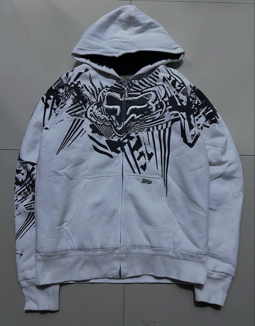 Fox Sasquatch ZipUp Hoodie (Category: Hoodies) located in Manila. Submitted by 66xth (Listing ID 1465675856, Image 1). Description: Fox Sasquatch Zip-Up, Tagged Medium Dimensions: 21(22 pit to pit) x 27 1800 negotiable Flaws: Stains, No Hoodie Strings.