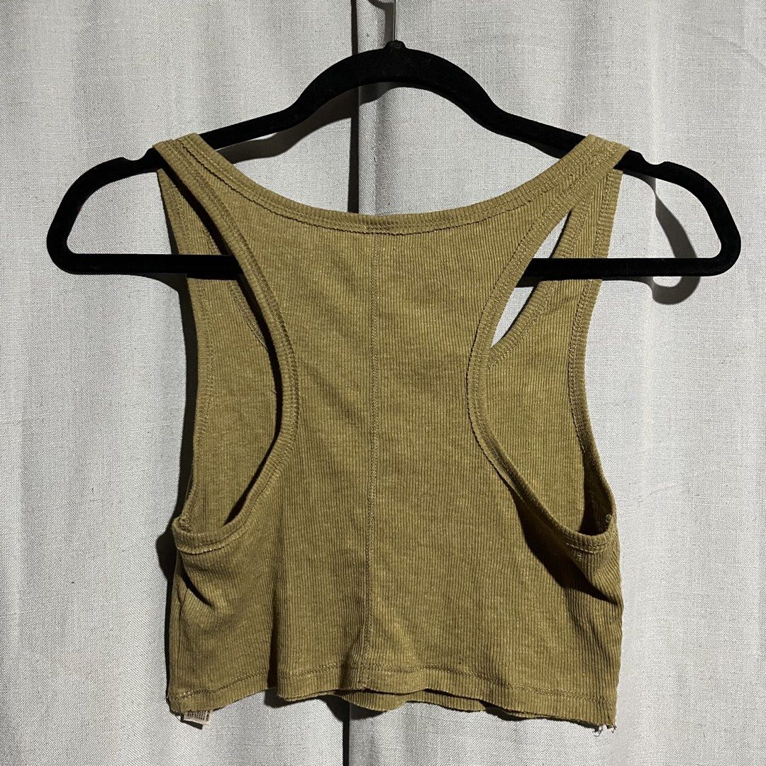 Free People Ribbed Sleeveless Top (Category: Sleeveless) located in Tanjay. Submitted by febmarie (Listing ID 1465701765, Image 3). Description: 📍 Negros Oriental 📦 J&T — SF c/o buyer .