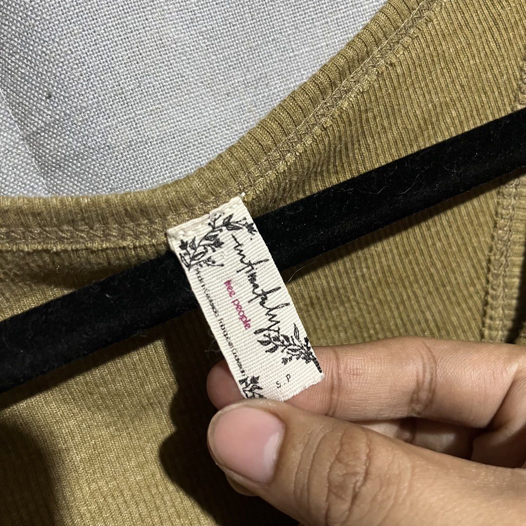 Free People Ribbed Sleeveless Top (Category: Sleeveless) located in Tanjay. Submitted by febmarie (Listing ID 1465701765, Image 2). Description: 📍 Negros Oriental 📦 J&T — SF c/o buyer .