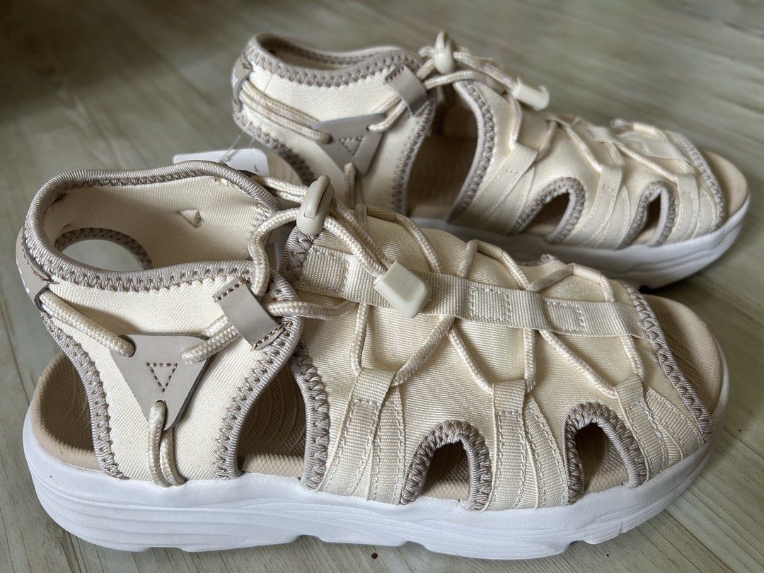 FreeMöv Cream Athletic Sandals Size L (Category: Flats & Sandals) located in Manila. Submitted by ai010 (Listing ID 1465637867, Image 3). Description: - Brand: FreeMöv - Color: Cream - Size: L - Condition: Brand new with original tags attached (unworn) - Design: Sporty bungee lace with adjustable toggle lock - Comfort: Soft fabric straps, heel backing, and cushioned platform sole - Outsole: Textured white outsole for extra grip - Perfect for: Dai
