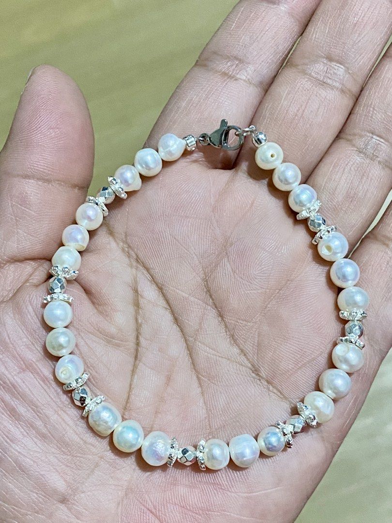 Fresh Water Pearl Bracelet (Category: Bracelets) located in Pasig City. Submitted by talaversify (Listing ID 1465607174, Image 2). Description: Semi-precious stone: Fresh Water Pearls Stone size: 6mm Wrist size: 18cm 💠 Natural stone 💠.