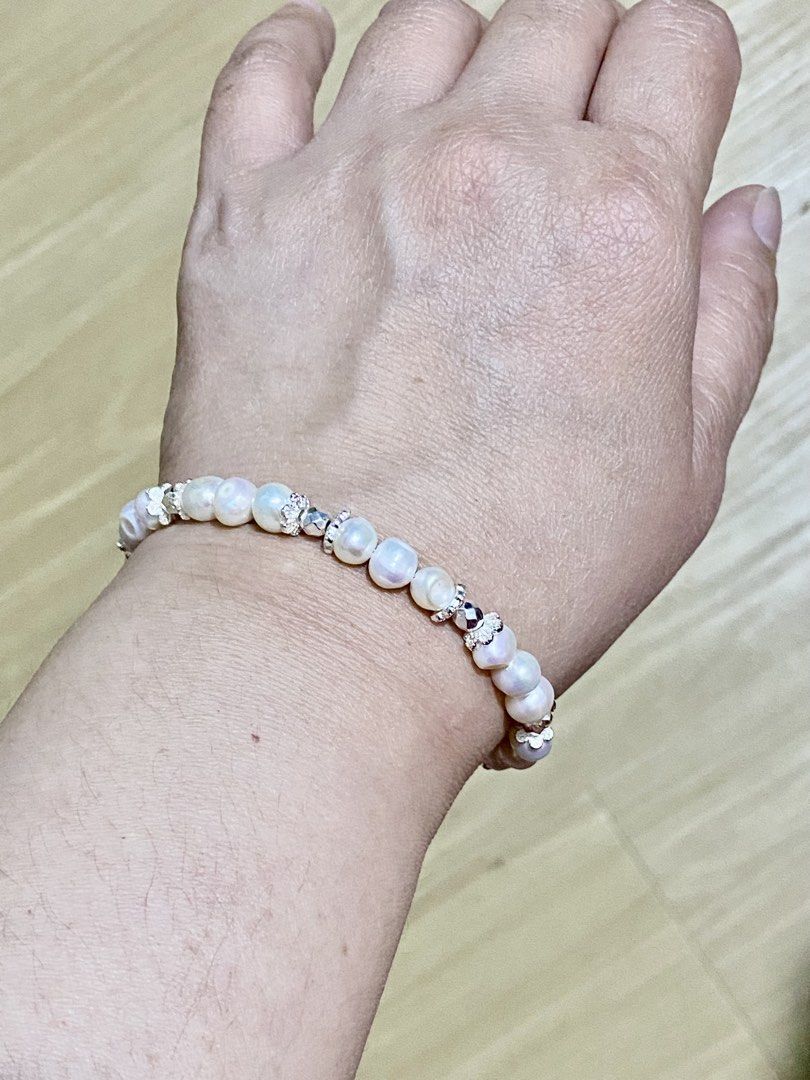Fresh Water Pearl Bracelet (Category: Bracelets) located in Pasig City. Submitted by talaversify (Listing ID 1465607174, Image 3). Description: Semi-precious stone: Fresh Water Pearls Stone size: 6mm Wrist size: 18cm 💠 Natural stone 💠.