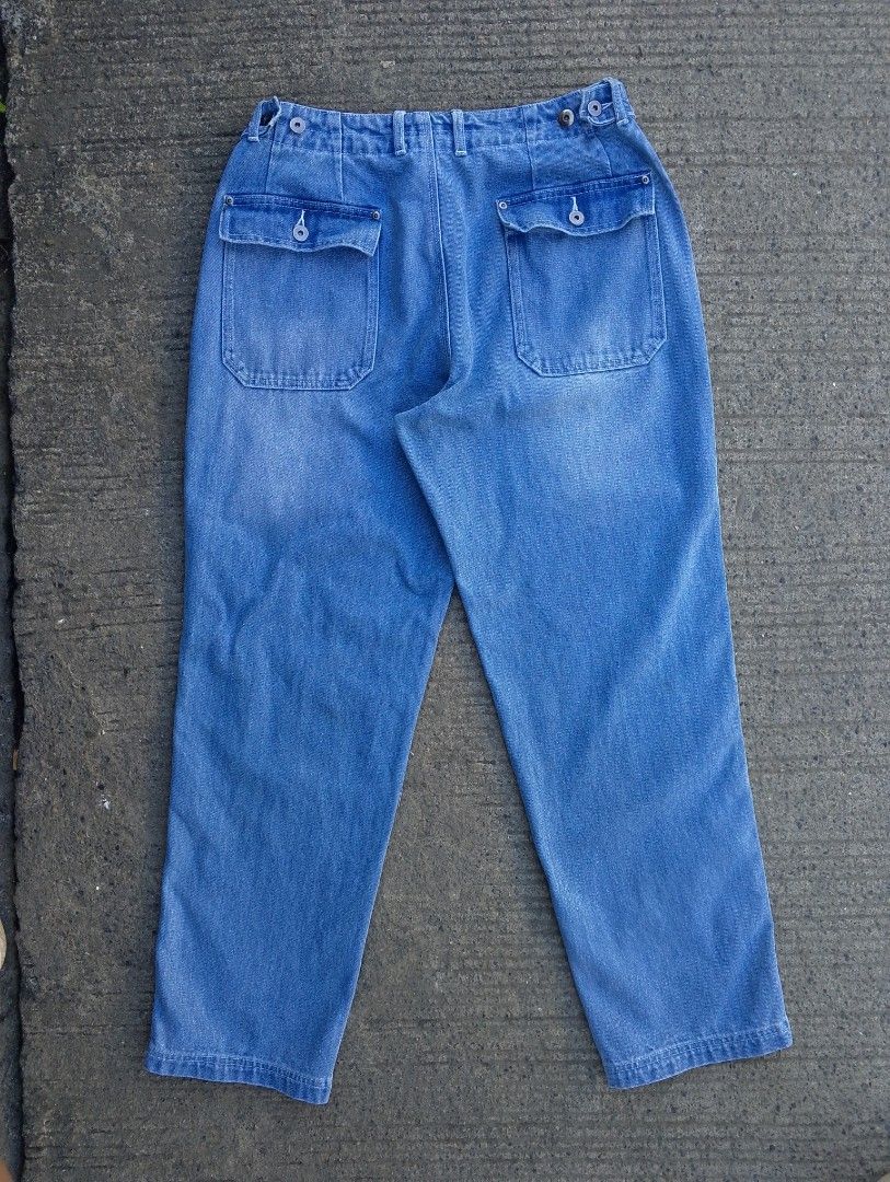 FRIZMWORKS DENIM DOUBLE KNEE PANTS (Category: Jeans) located in Baliuag. Submitted by retrovault83 (Listing ID 1465675609, Image 3). Description: ✨ Condition: 9/10 – Excellent Preloved Condition 📏 Measurements (Flat Lay, Tagged Size M): • Waist: 32 • Length: 41 ✅ Details: • Heavy light blue washed denim • Double knee panel workwear design • Front welt pocket + side slash pockets • Dual rear button-flap pockets • 100% Cotton | Complete tags intac