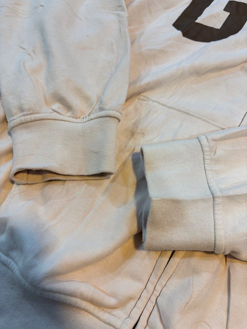 Gap (Category: Coats, Jackets and Outerwear) located in Cavite. Submitted by staythrifted.23 (Listing ID 1465669273, Image 3). Description: GAP Large on 🏷️ Dimes : Length 28 Width 23 Like new Color rate 10/10 Issue : ❌ 📩📩📩 Loc. Cavite We ship natiowide Payment first 📌DISCLAIMER: We are not associated or affiliated with any brand posted. 📃ALL COPYRIGHT AND TRADEMARKS RESERVED TO THE ORIGINAL BRAND OWNERS..